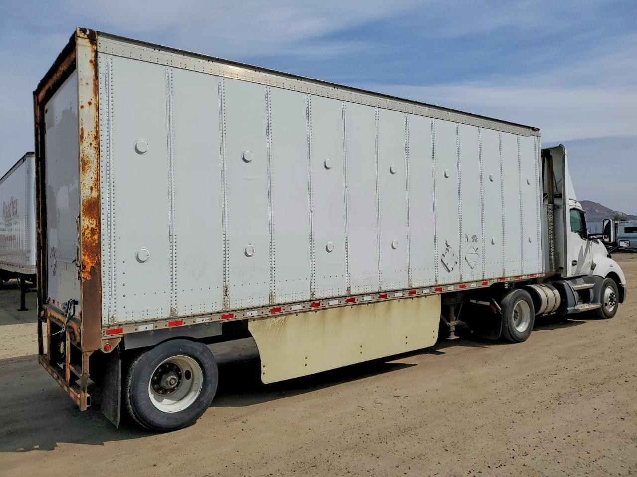 2016 Kenworth T680 Semi Truck