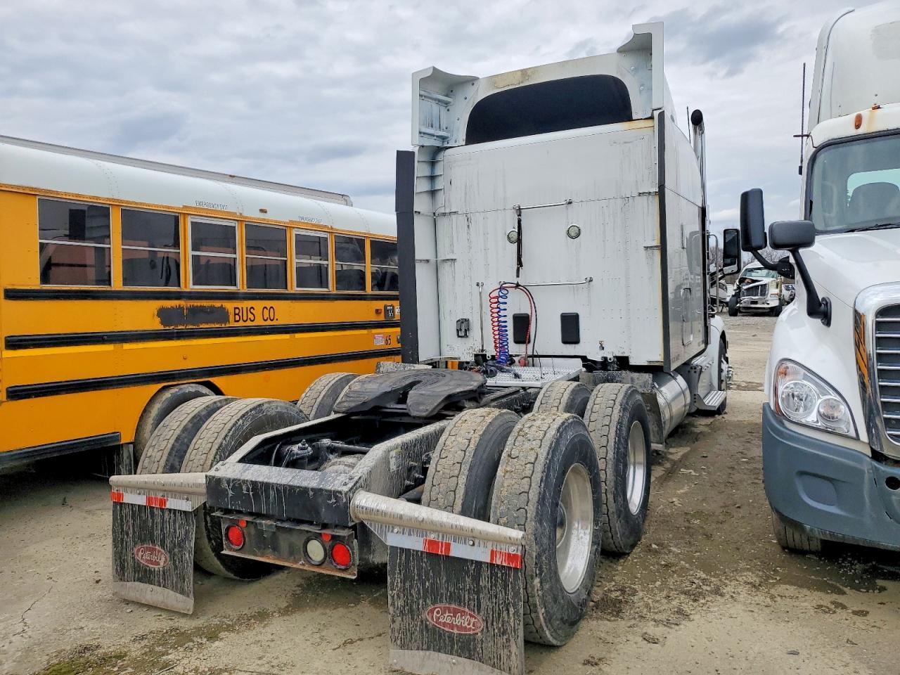 2016 Peterbilt 579 Semi Truck