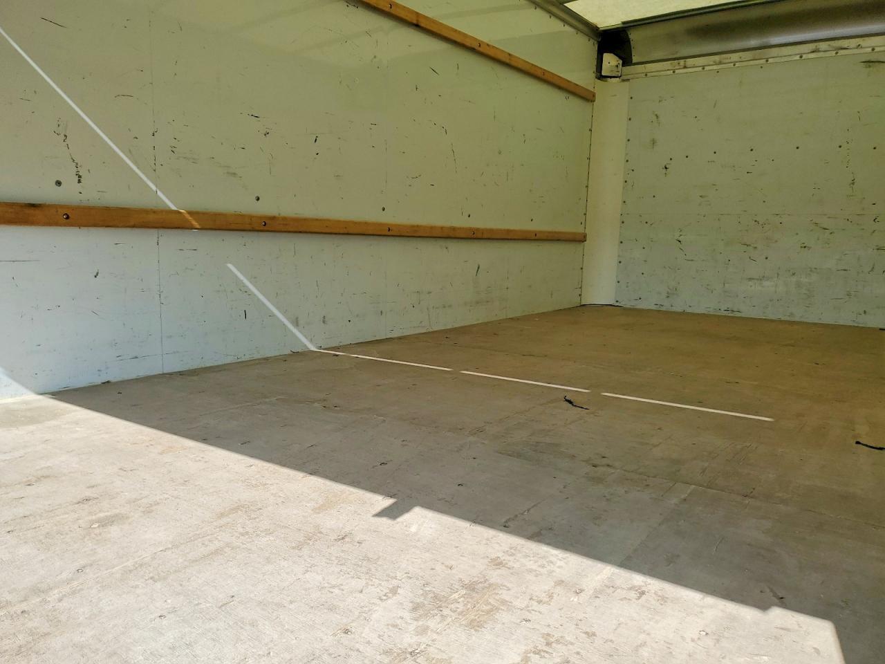 2022 GMC Savana BOX Truck