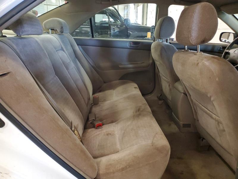 2004 Toyota Camry le