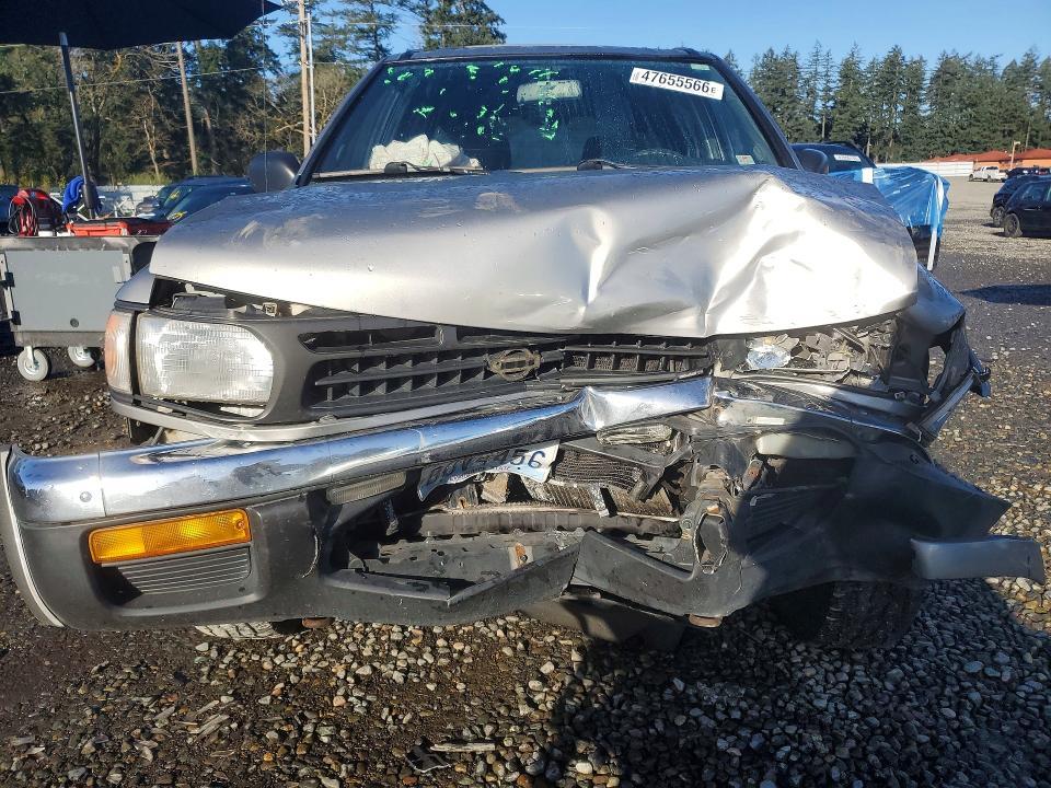 1999 Nissan Pathfinder xe
