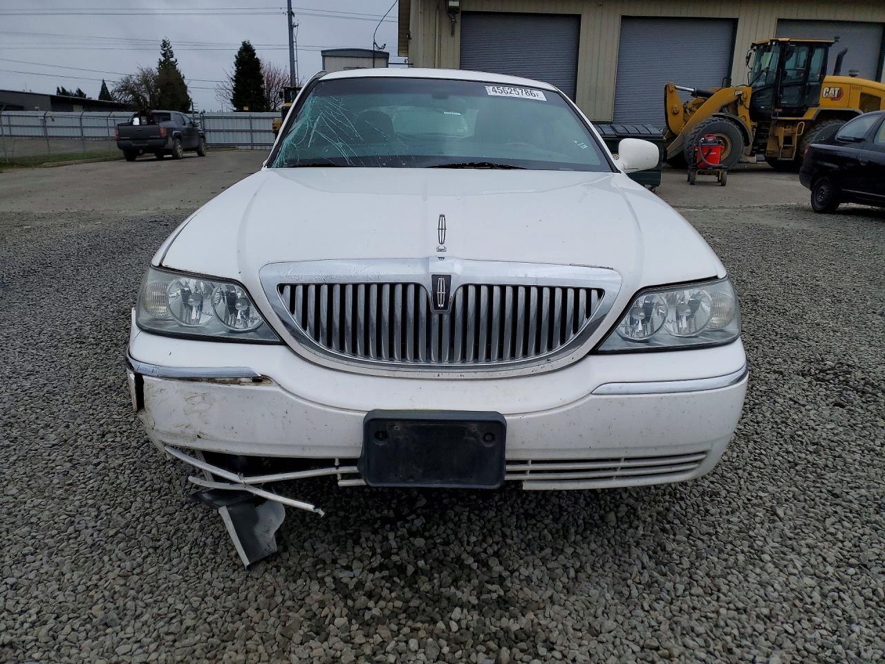 2010 Lincoln Town car Signature Limited