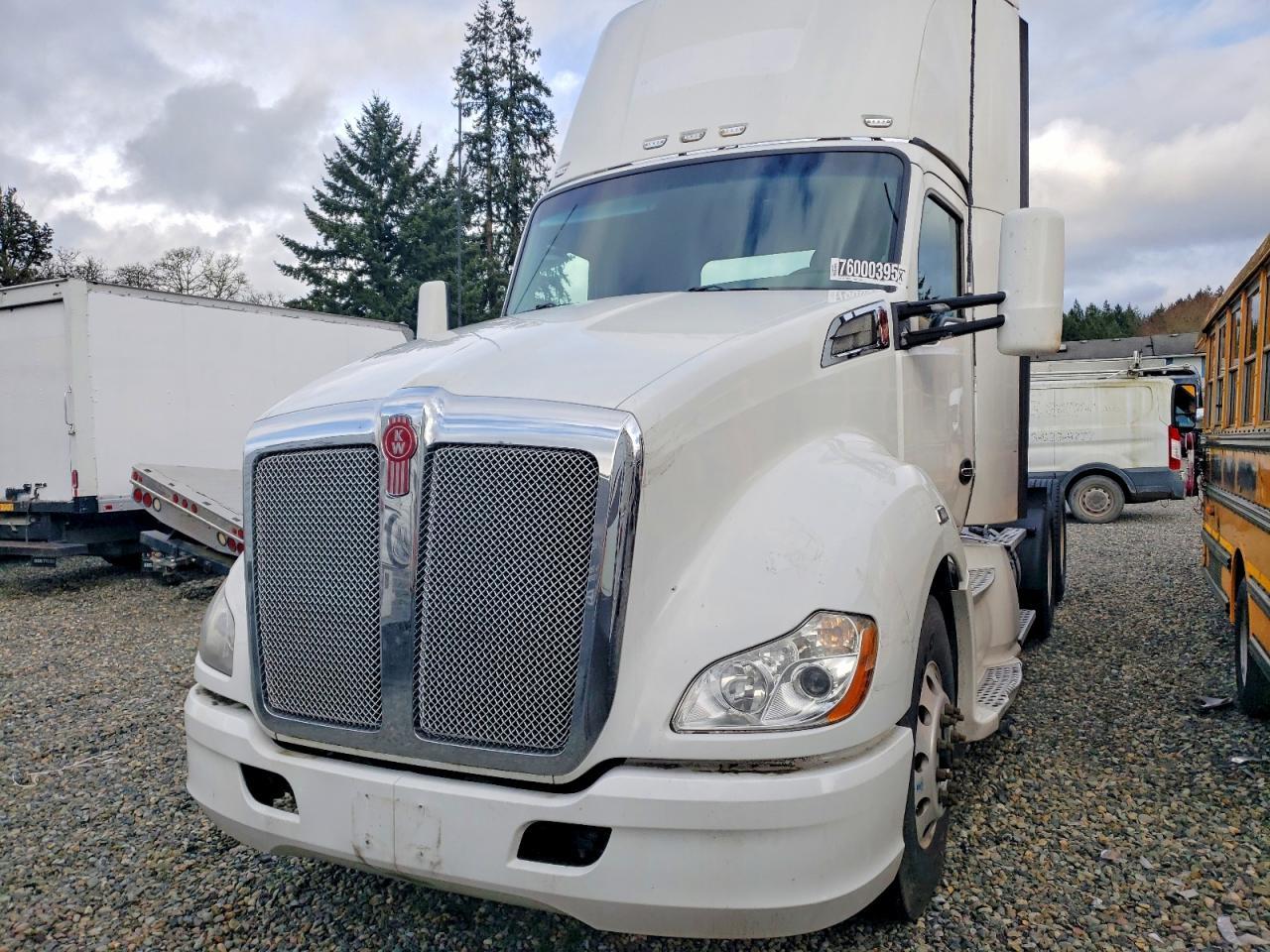 2018 Kenworth T680 Semi Truck