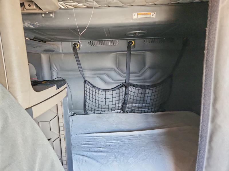 2016 Freightliner Cascadia 125 Semi Truck