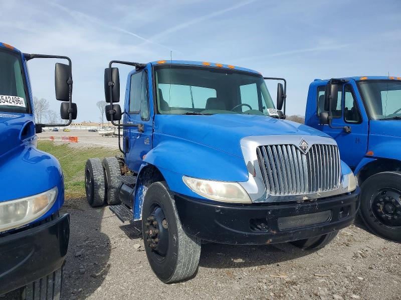 2002 International 4400 Semi Truck