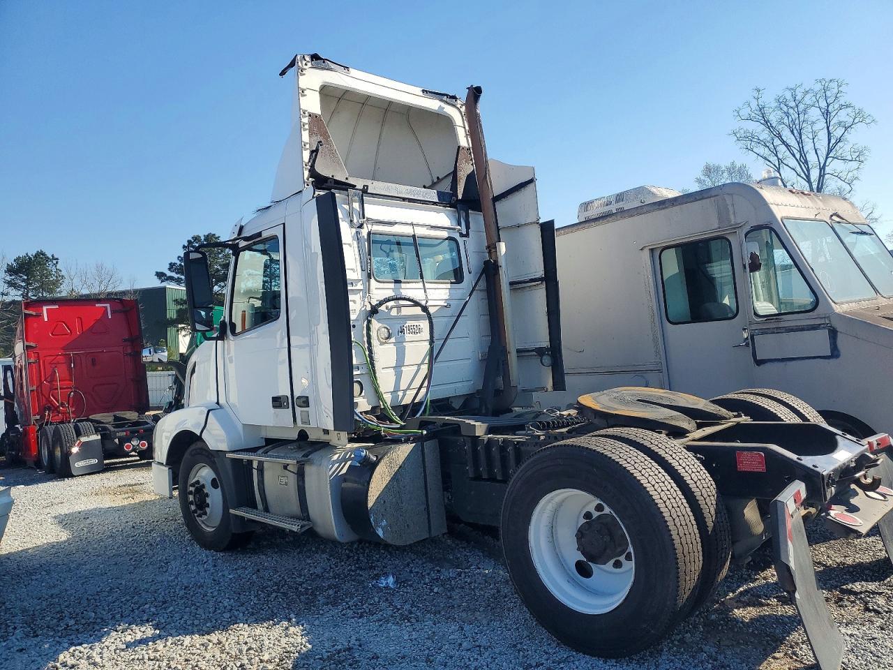 2015 Volvo VNL Semi Truck