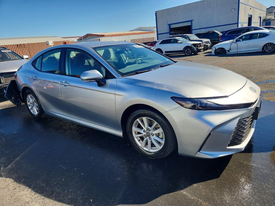 2025 Toyota Camry le
