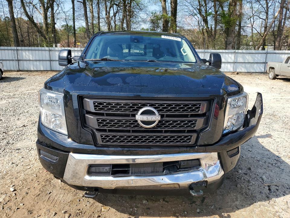 2023 Nissan Titan XD SV