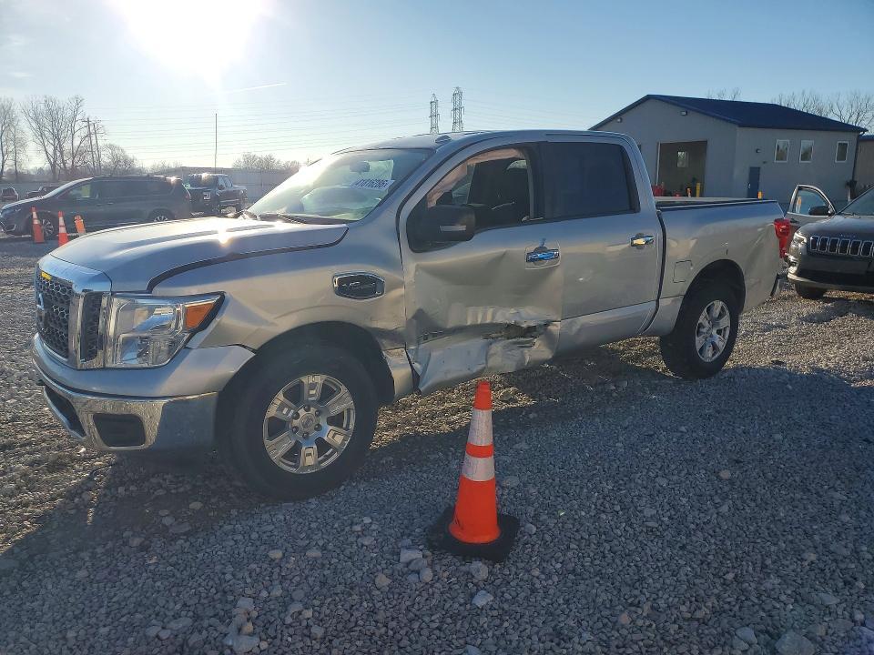 2017 Nissan Titan sv