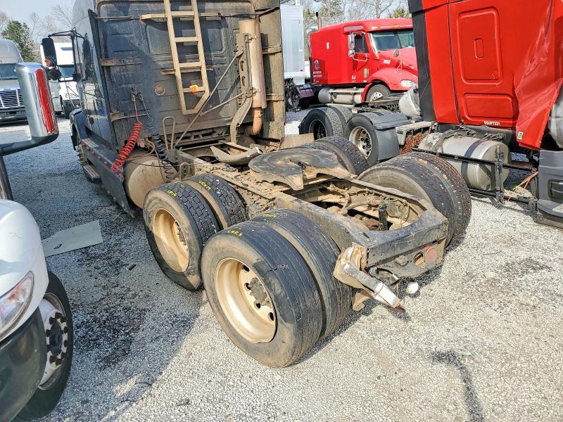 1998 Volv O VN Semi Truck