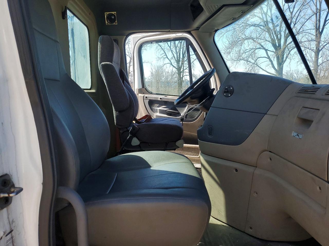 2016 Freightliner Cascadia 125 Semi Truck