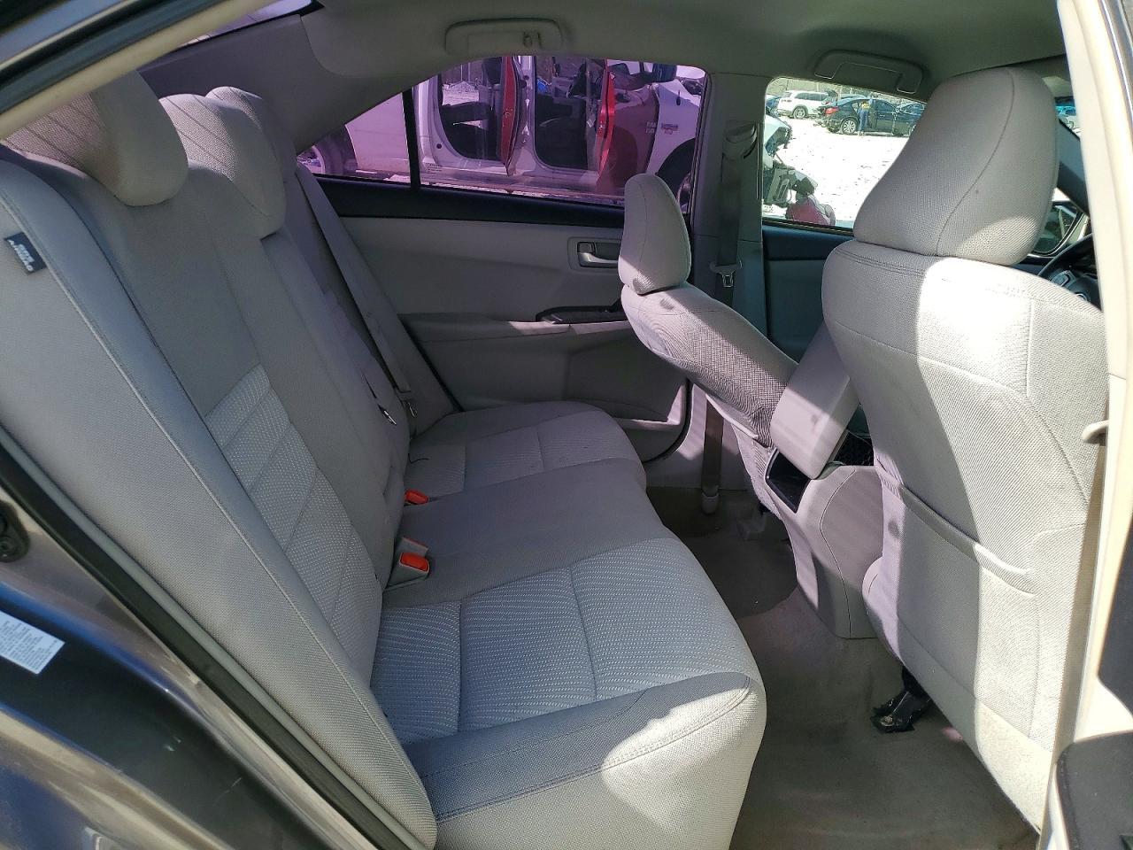 2016 Toyota Camry le
