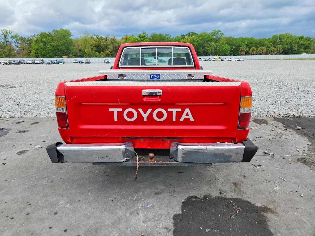 1989 Toyota Pickup Deluxe