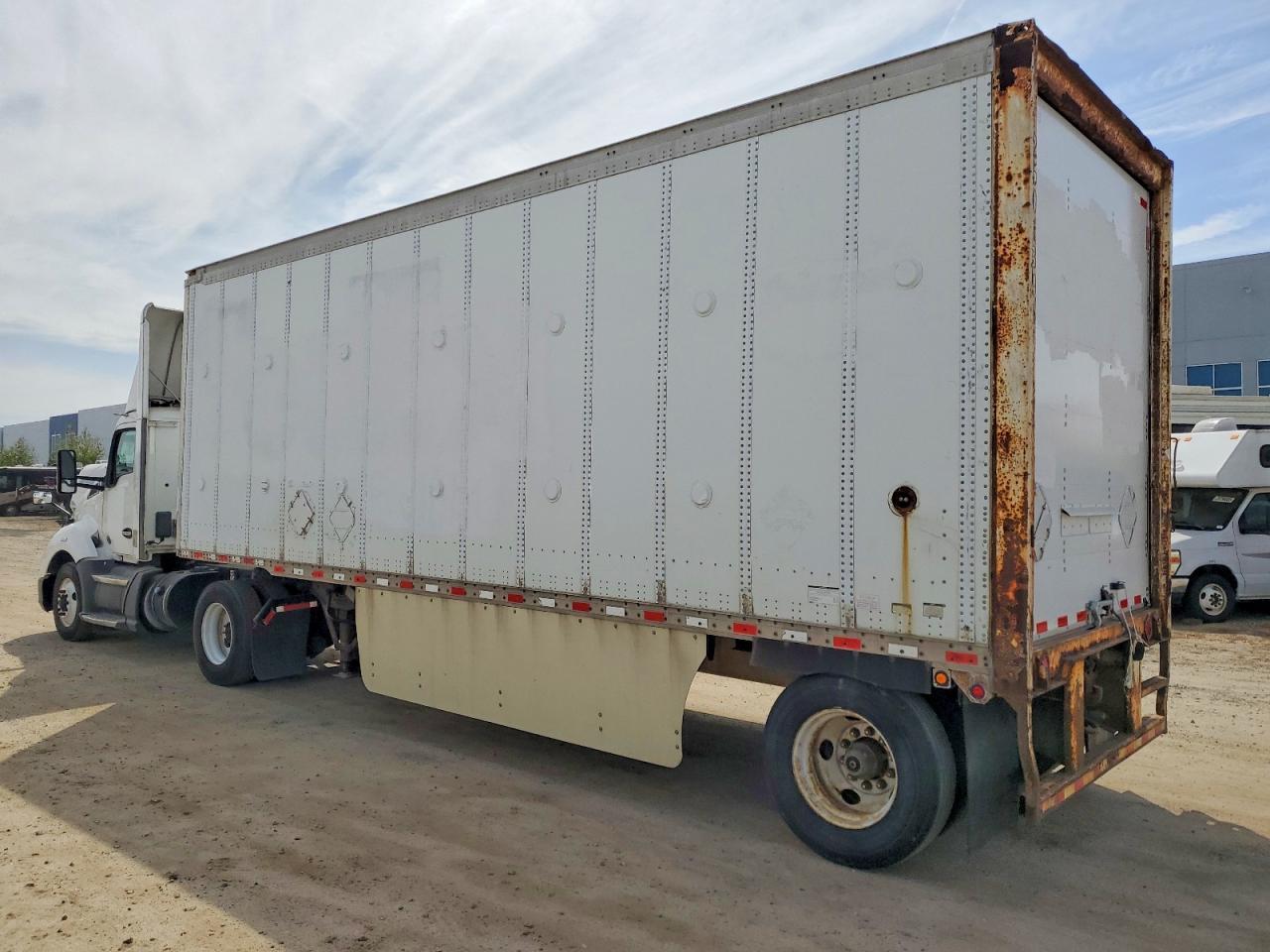 2016 Kenworth T680 Semi Truck