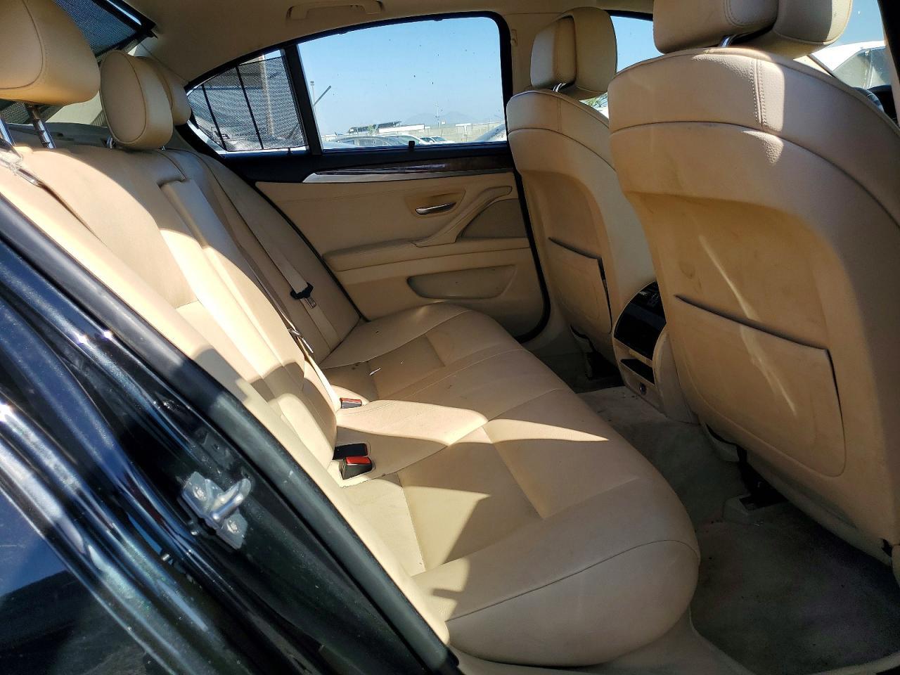 2011 BMW 528 i