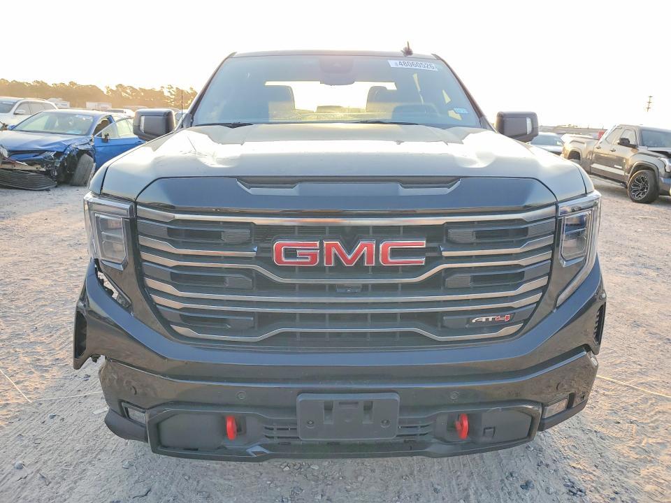 2025 GMC Sierra K1500 AT4
