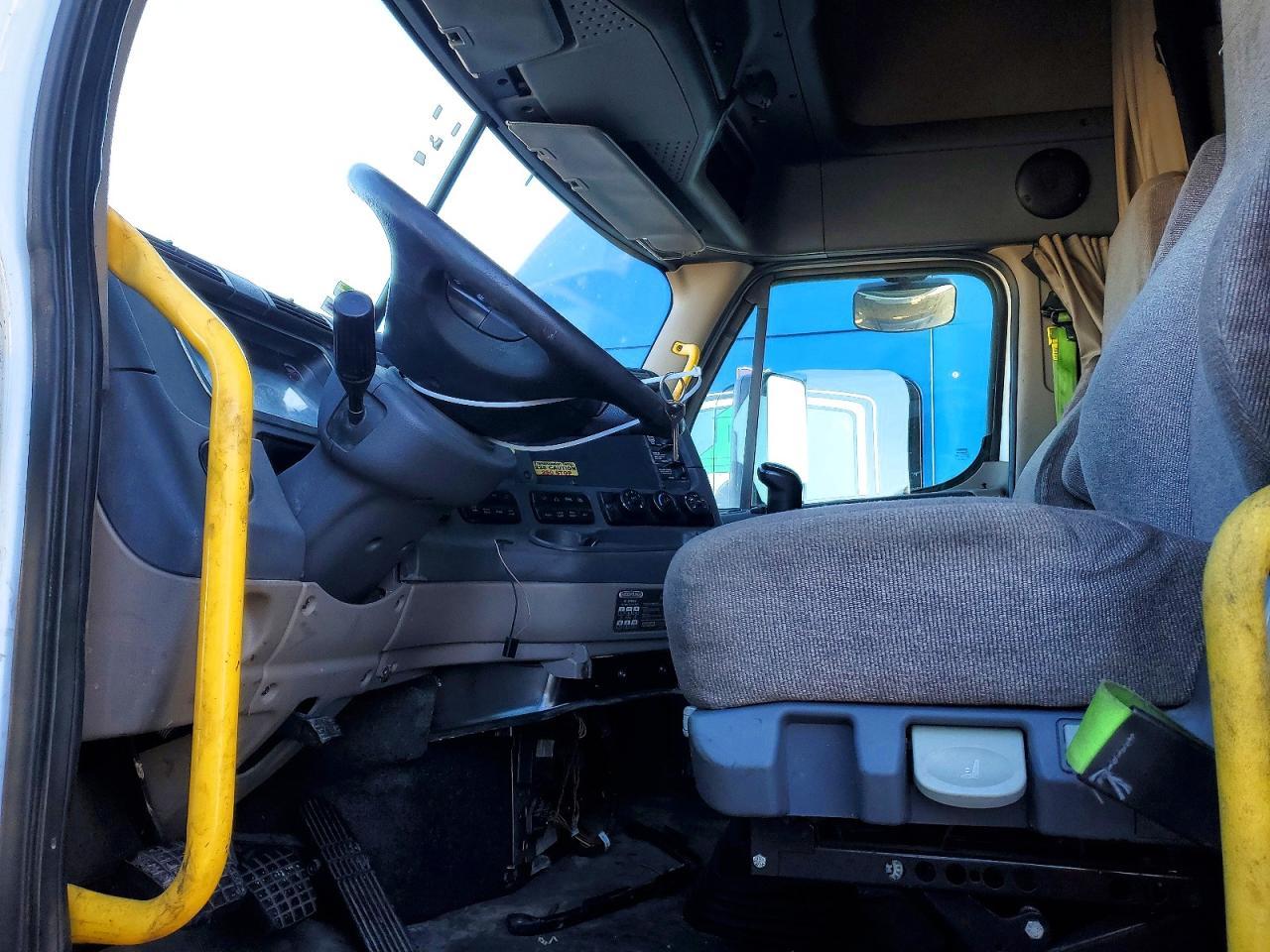 2015 Freigliner 2015 Freightliner Cascadia Semi Truck