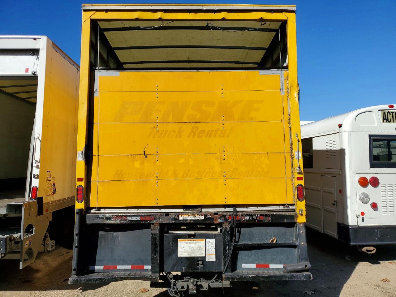 2018 International 4300 BOX Truck