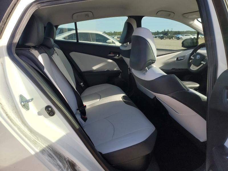 2016 Toyota Prius Four Touring