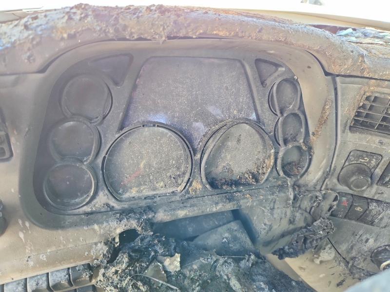 2017 Peterbilt 520 Semi Truck