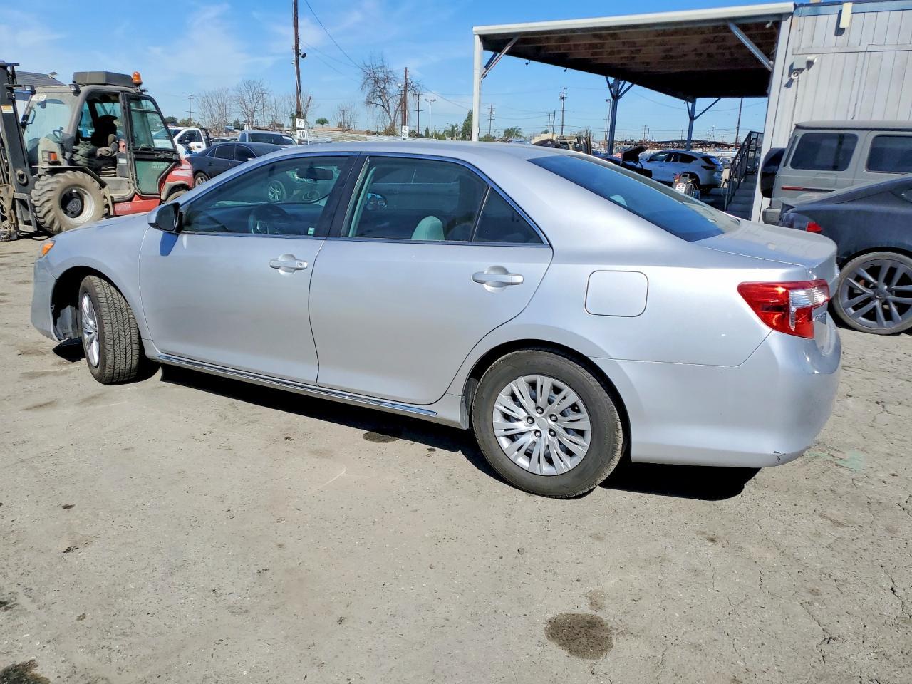 2014 Toyota Camry le