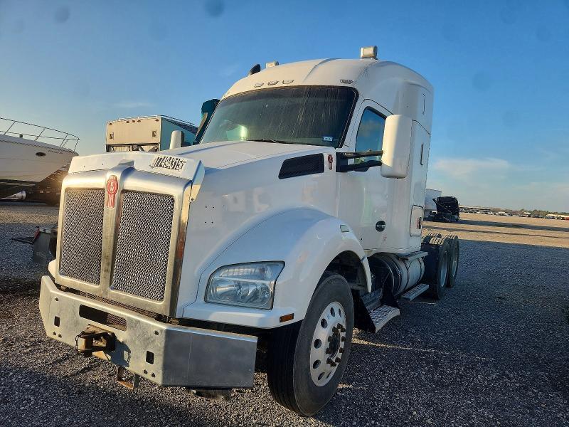 2017 Kenworth T880 Semi Truck