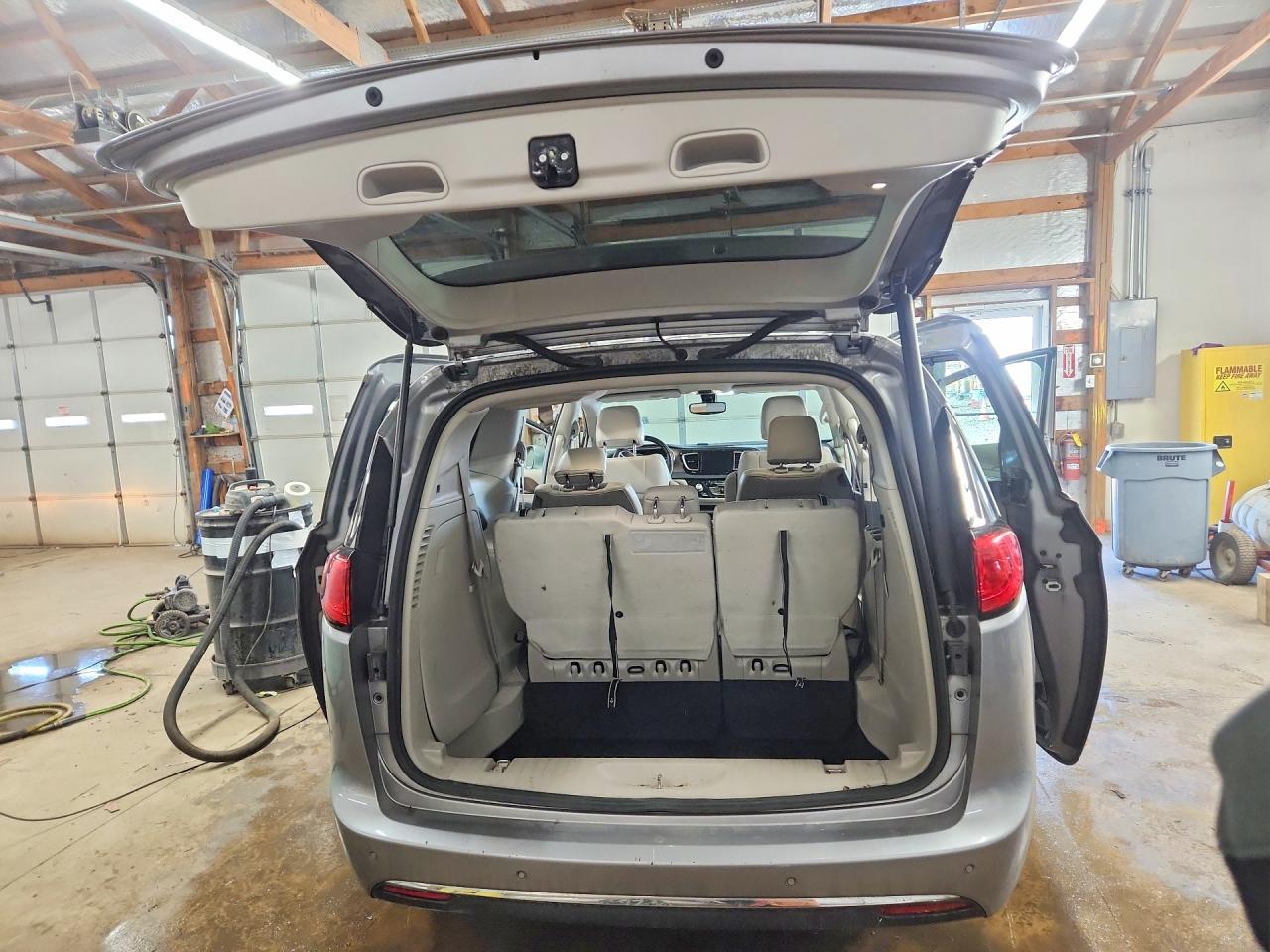 2018 Chrysler Pacifica Touring l