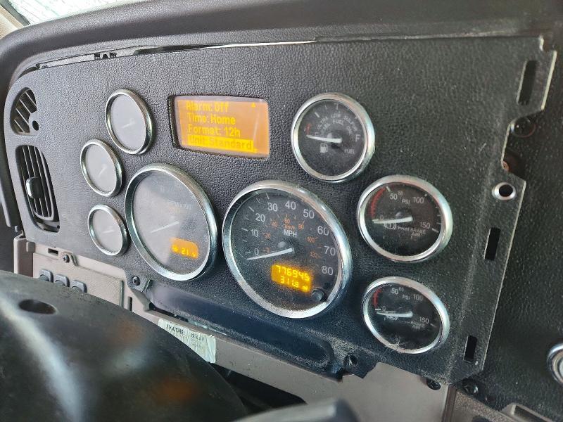 2018 Peterbilt 389 Semi Truck