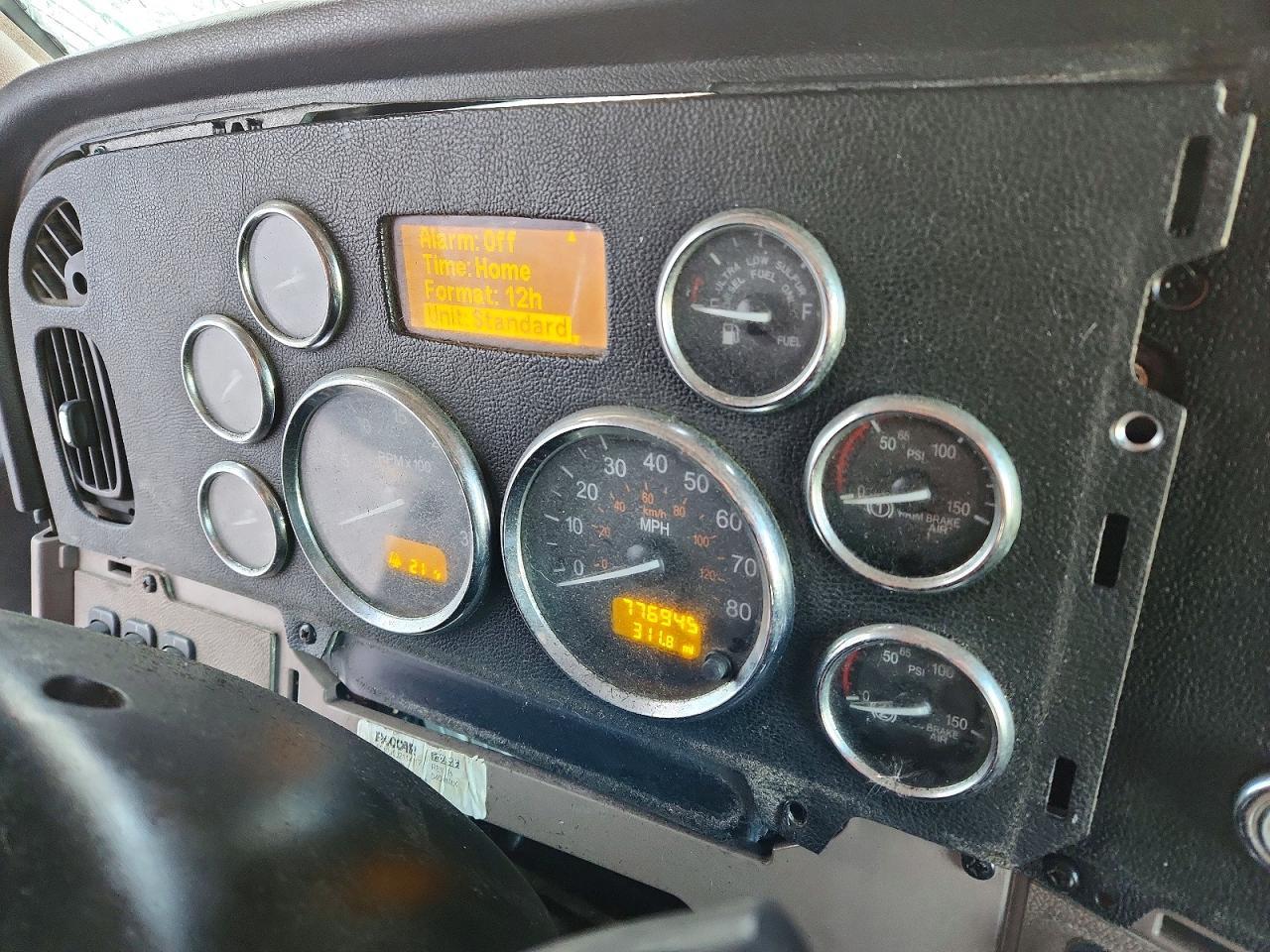 2018 Peterbilt 389 Semi Truck