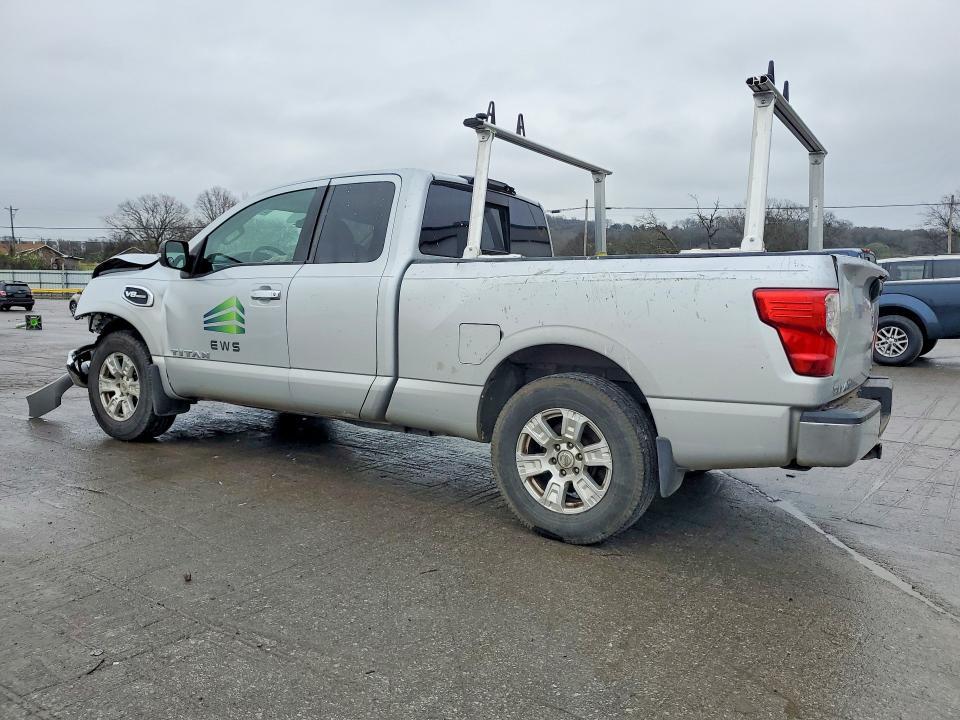 2017 Nissan Titan SV