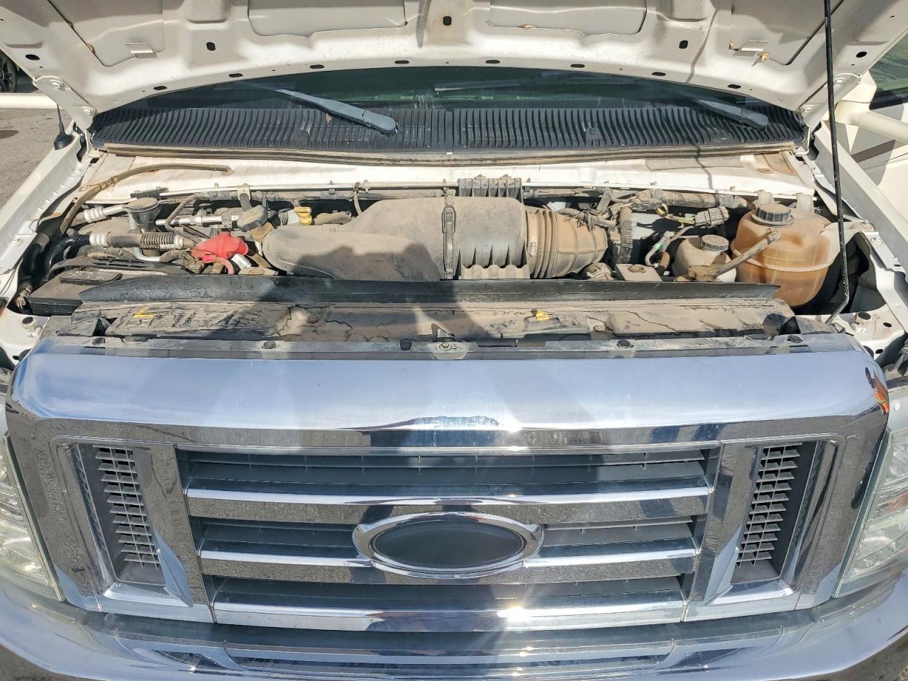 2015 Ford Econoline E450 Super Duty Cutaway Van