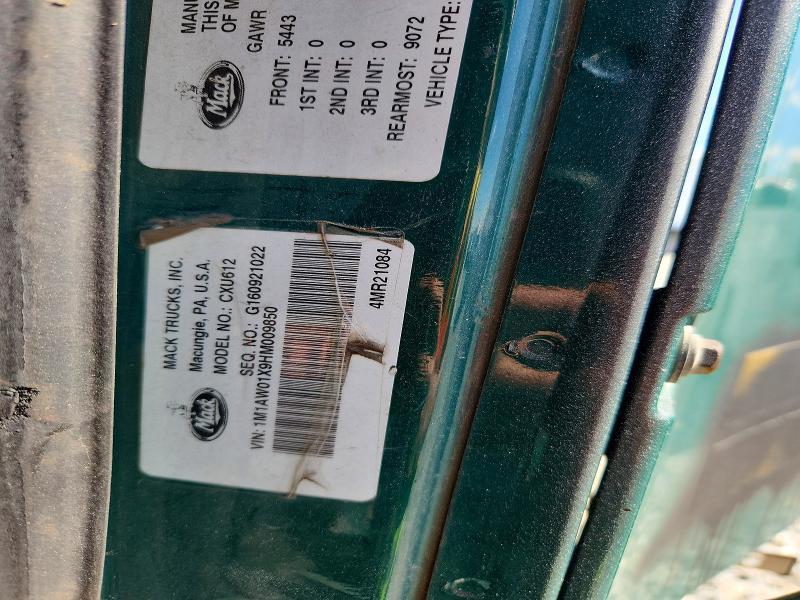 2017 Mack CXU612 Semi Truck