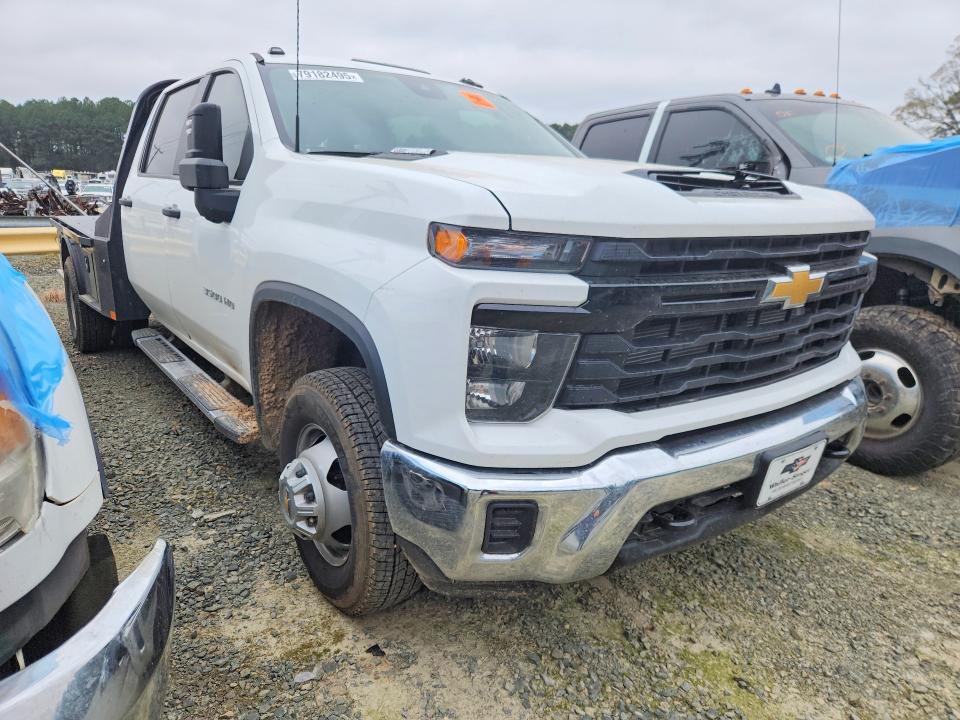 2025 Chevrolet Silverado HD Flatbed Truck