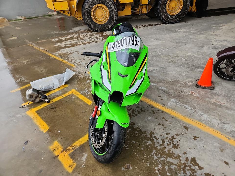 2025 Kawasaki ZX1002 L