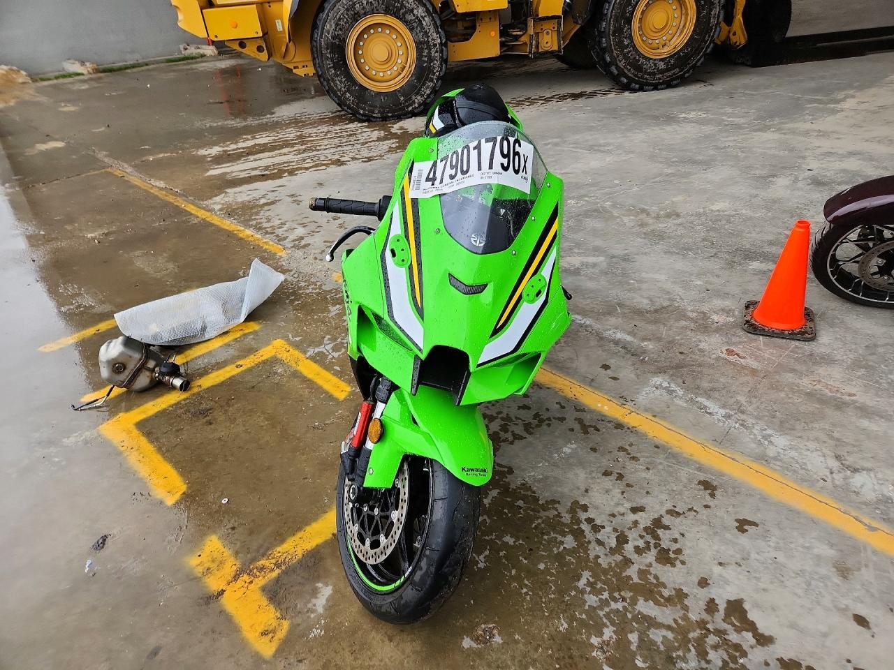 2025 Kawasaki ZX1002 L