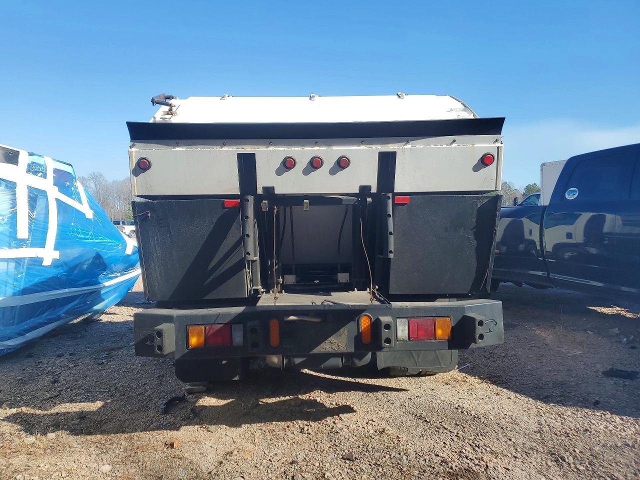 2022 Isuzu NPR Sweeper Truck