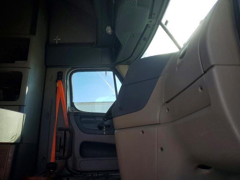 2018 Freigliner 2018 Freightliner Cascadia 125 Semi Truck