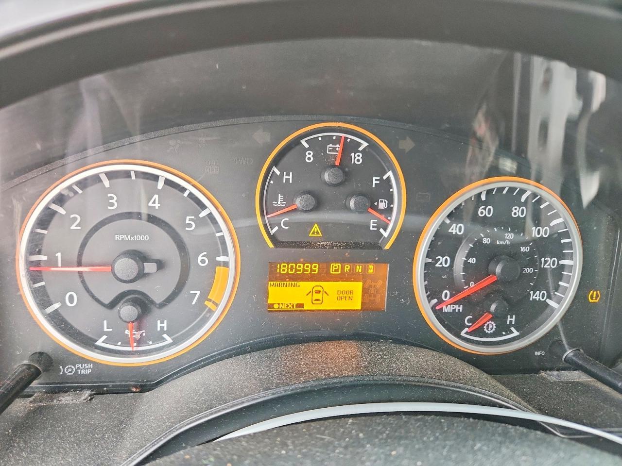 2014 Nissan Titan SV