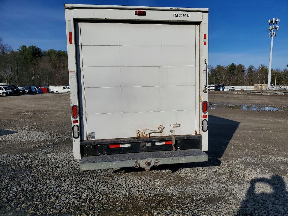 2011 GMC Savana Cutaway G3500