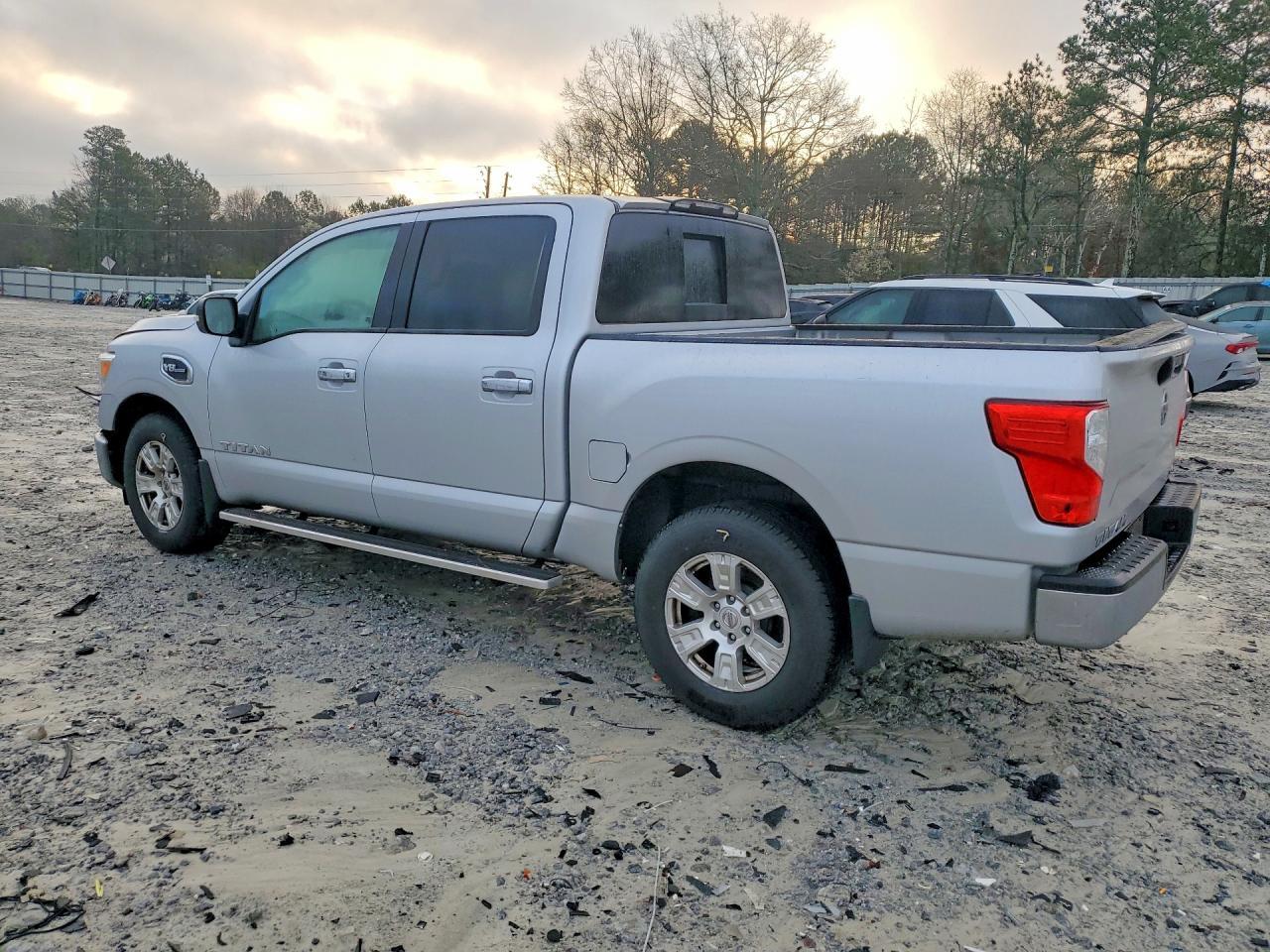 2017 Nissan Titan SV