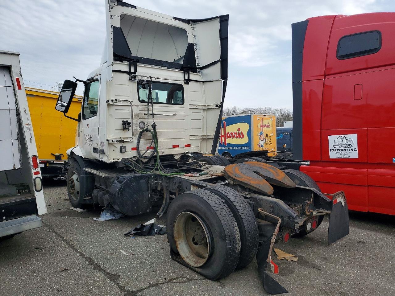 2022 Volvo VNR Semi Truck