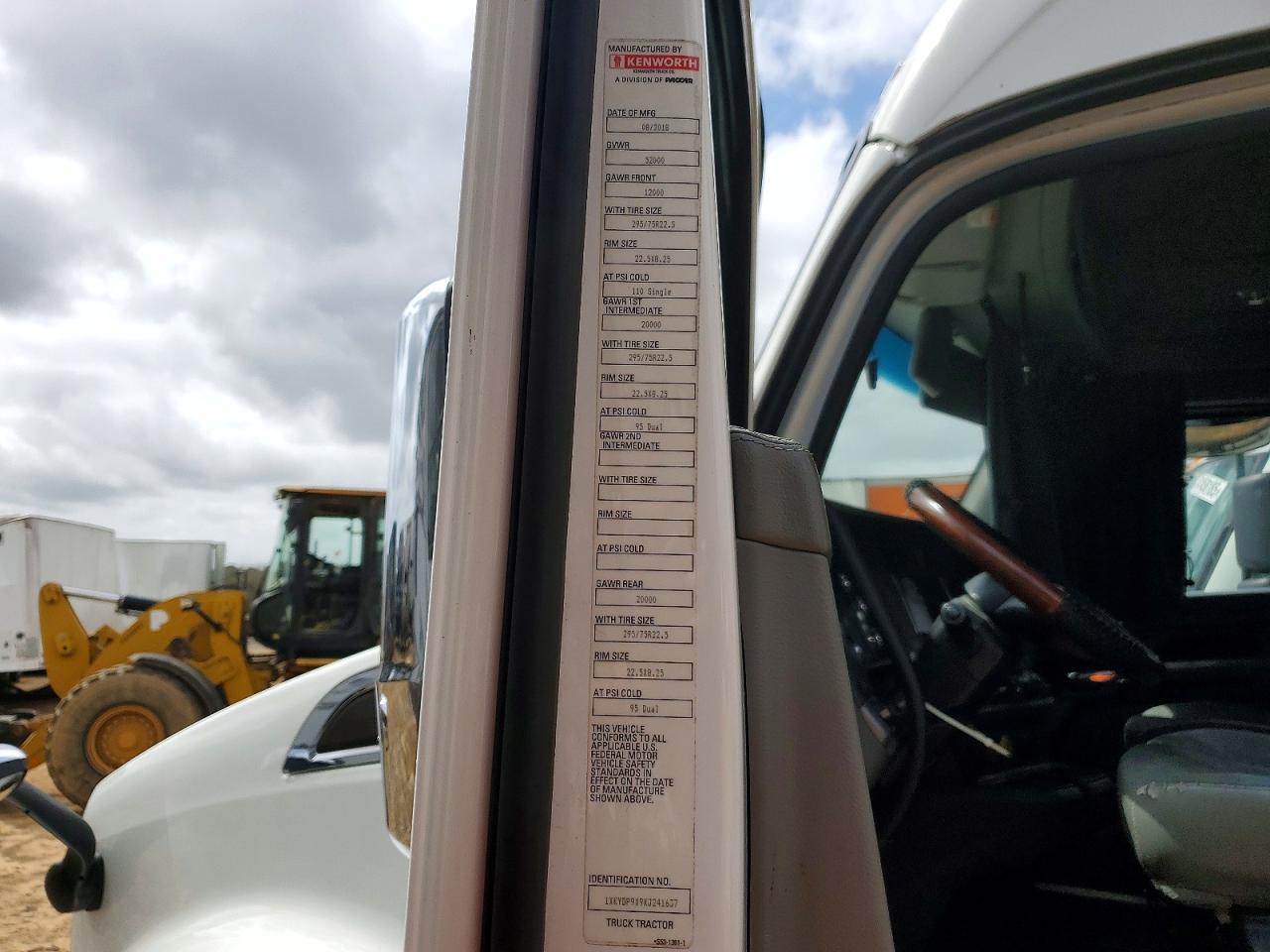 2019 Kenworth T680 Semi Truck