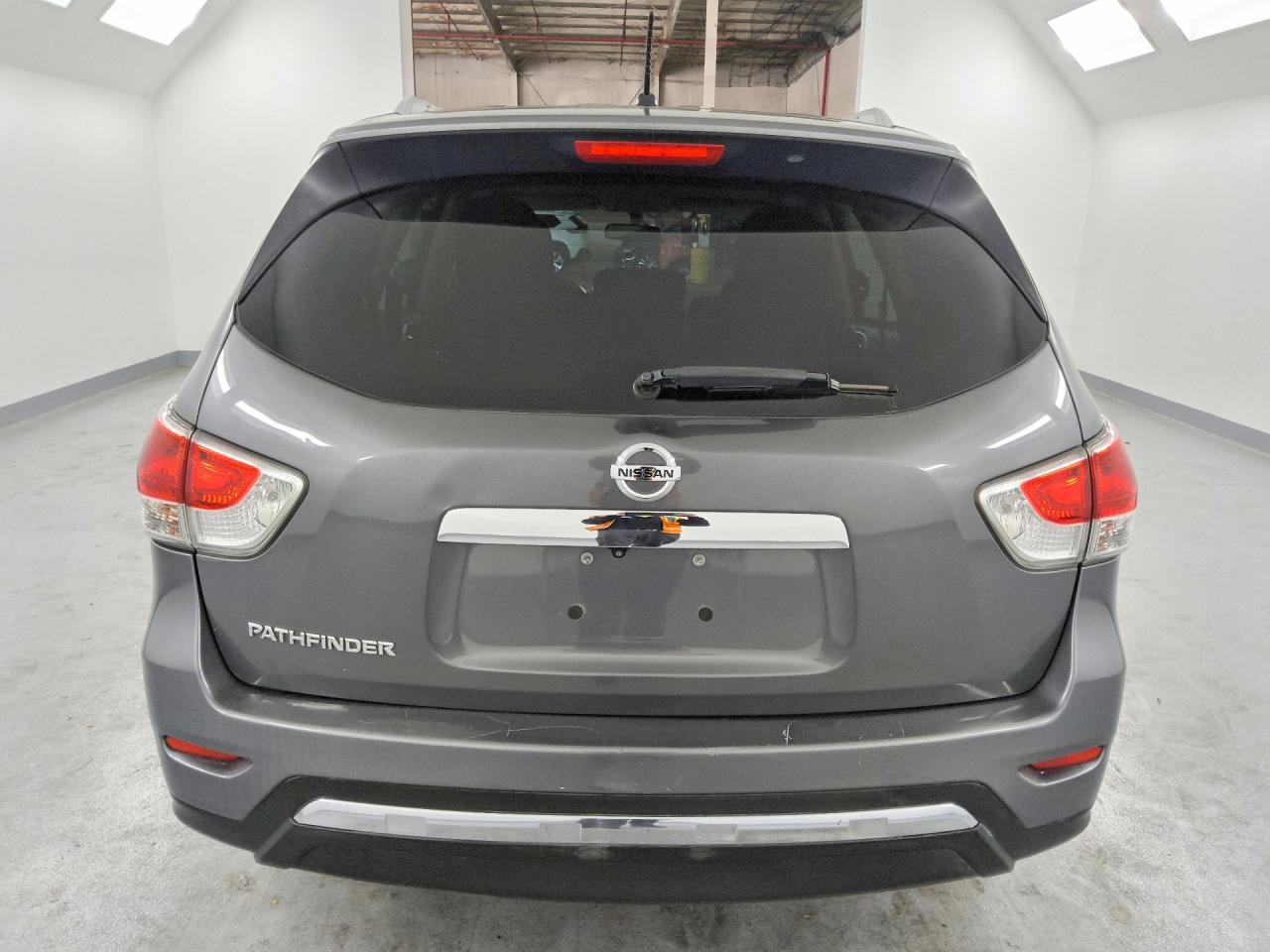 2016 Nissan Pathfinder s