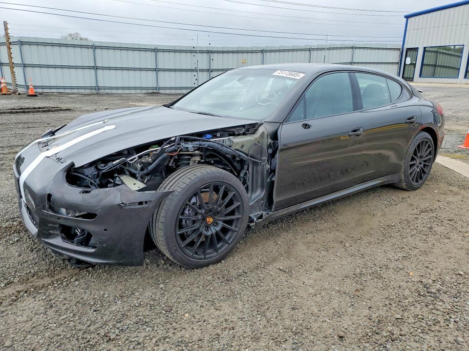 2016 Porsche Panamera 2