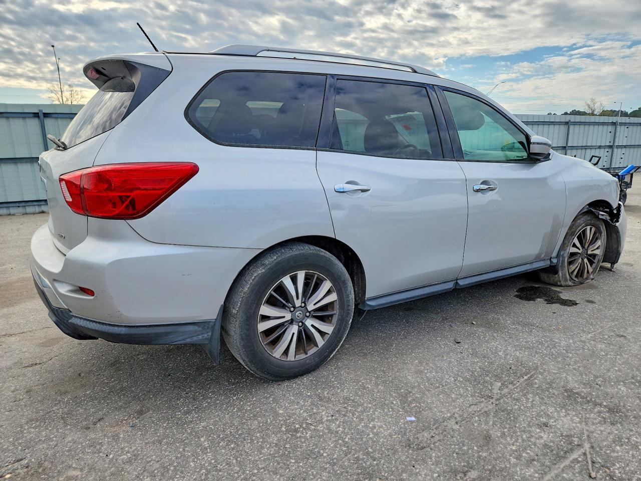 2017 Nissan Pathfinder s