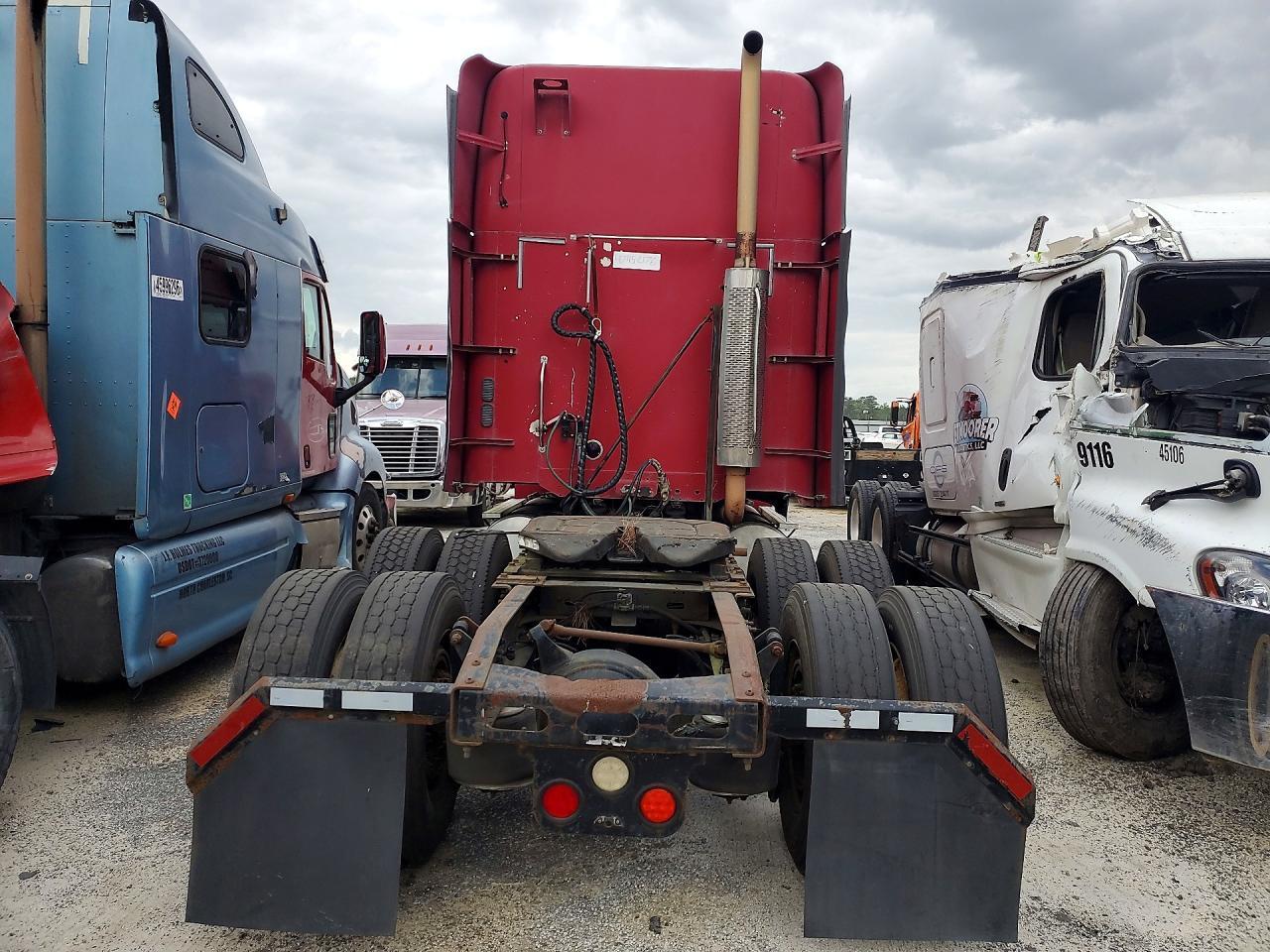 2005 Freightliner Conventional Columbia