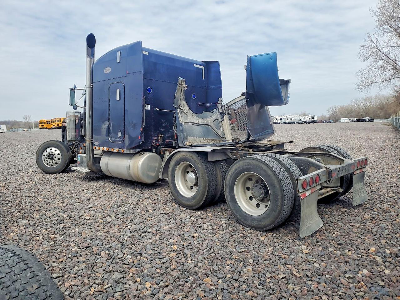 2000 Peterbilt 379 Semi Truck