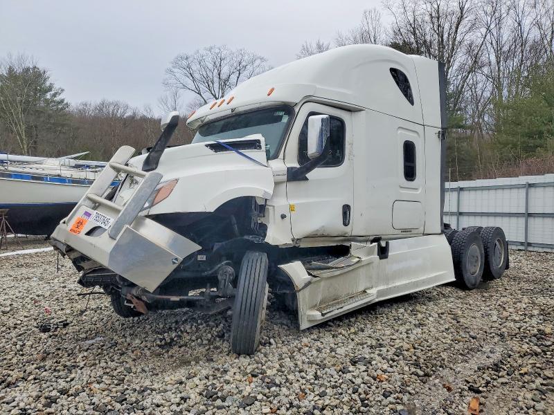 2018 Freigliner 2018 Freightliner Cascadia 126 Semi Truck
