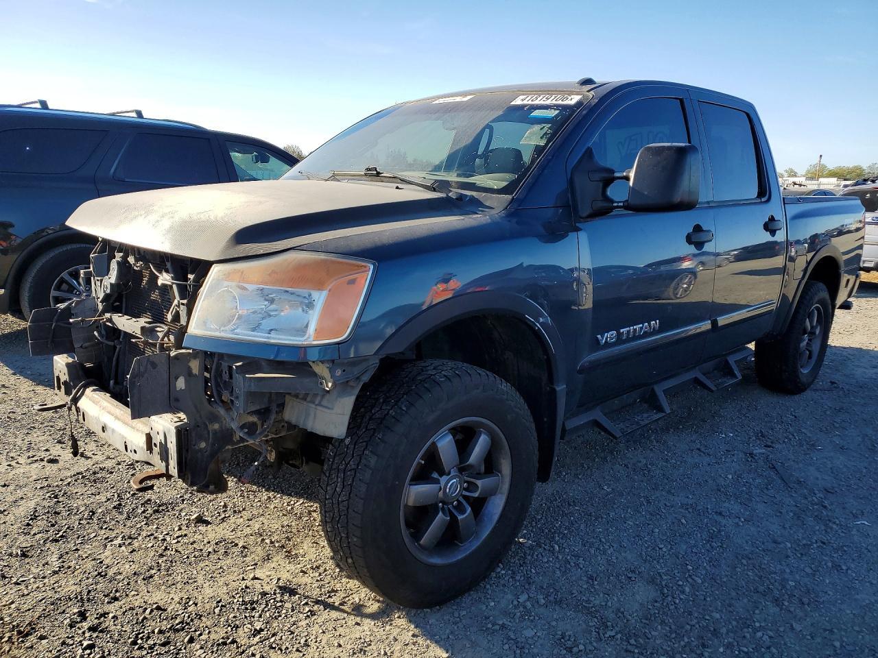 2014 Nissan Titan SV