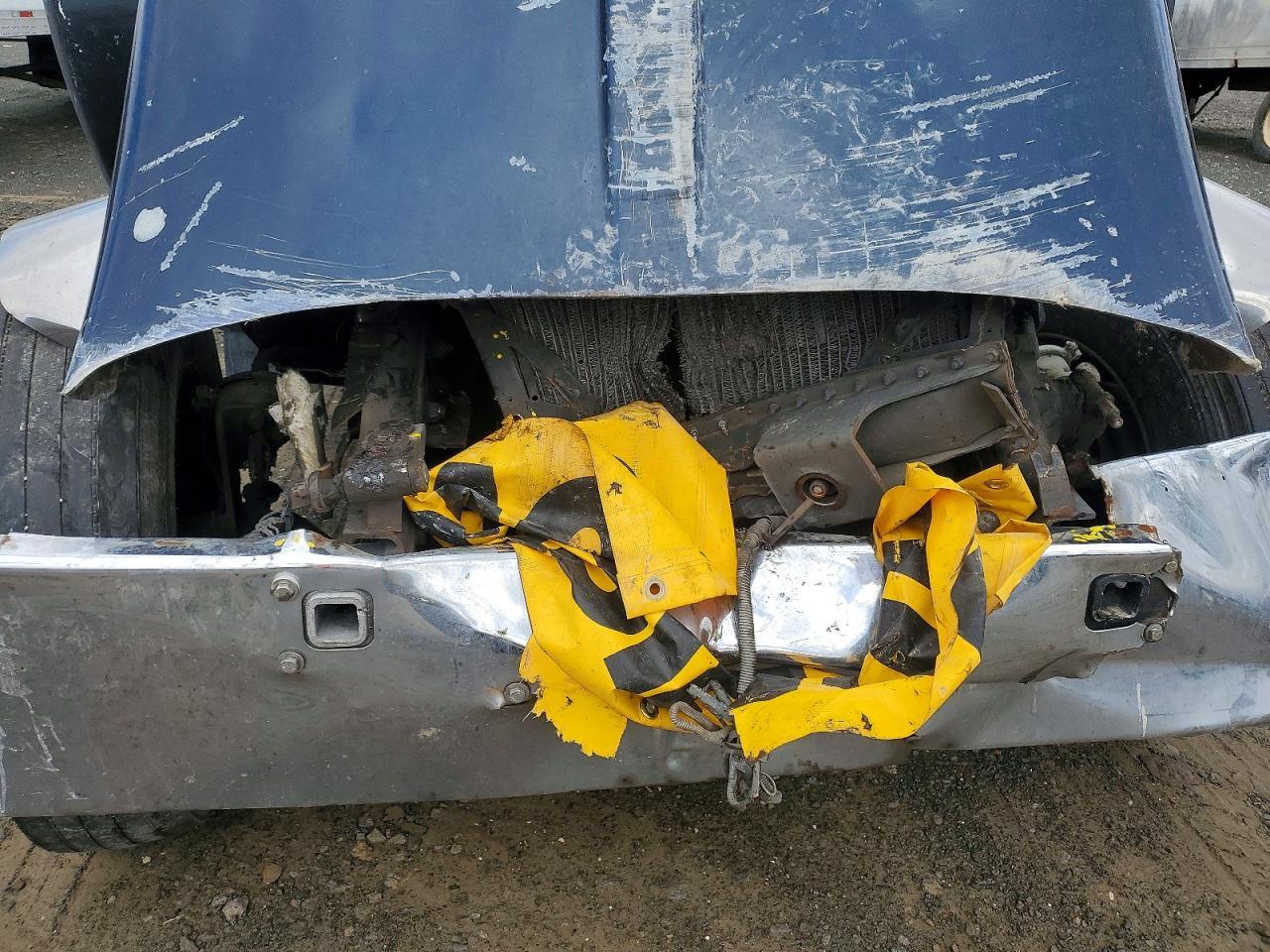 2000 Kenworth W900 Semi Truck